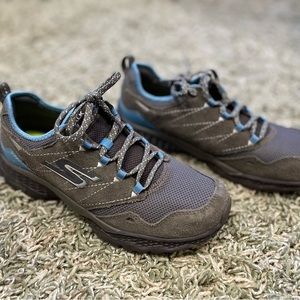 Women’s Skechers Go Walk Outside Shoes, size 6